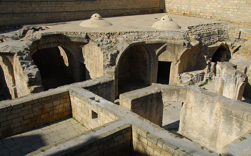 阿塞拜疆，巴库:Shirvan Shah的宫殿挖掘-浴室废墟